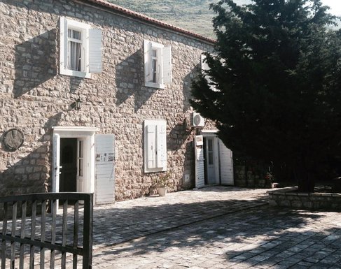Spomen dom Reževići