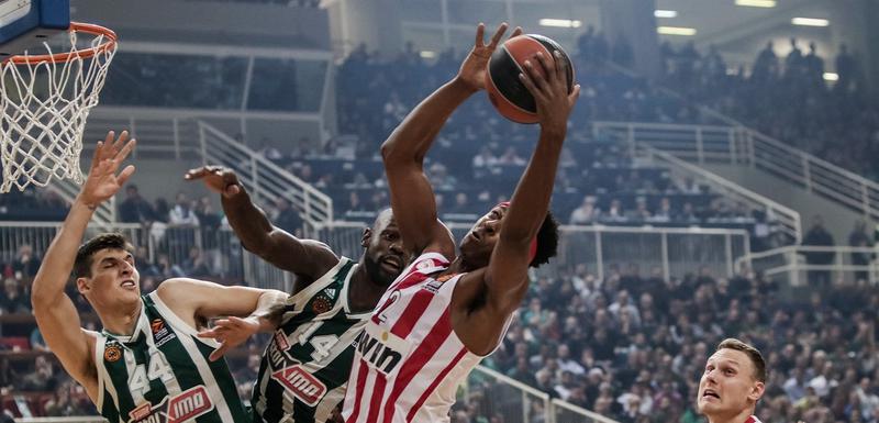 Sa utakmice Olimpijakos - Panatinaikos
