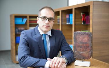 Novac potražuje po različitim osnovama: Popović