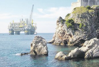 naftna platforma fotomontaža