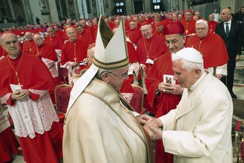 Papa Franjo, Benedikt XVI