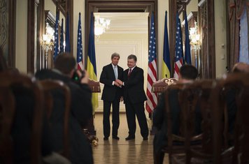 Džon Keri, Petro Porošenko
