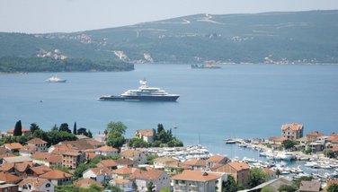 Luna, Tivatski zaliv,