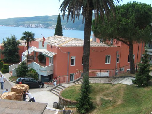 Dom Bijela