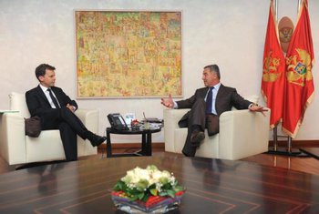 Alasdair Skot, Milo Đukanović