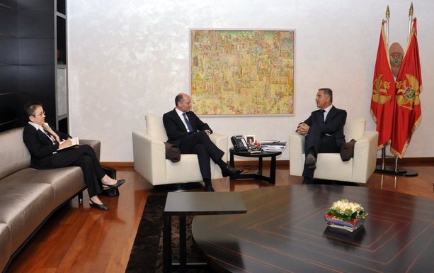 Peter Bajer, Milo Đukanović