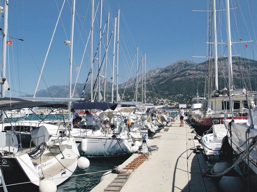 Marina, Bar