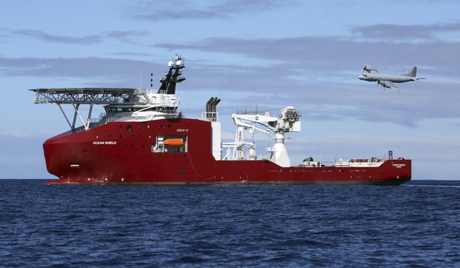 Malezija avion, Australijski brod