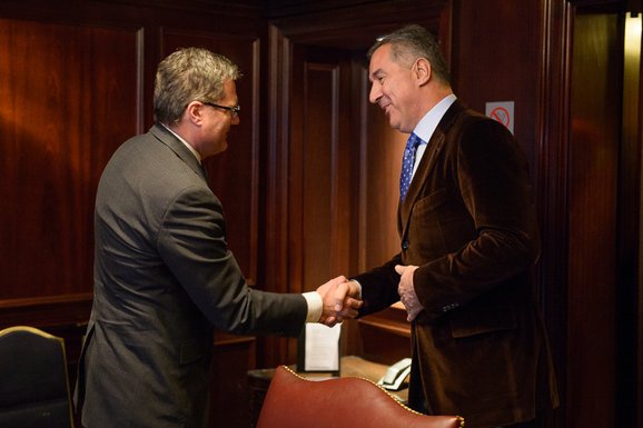 Majkl Tarner, Milo Đukanović