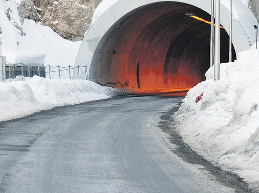 Provalija, tunel