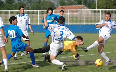 Brazilac Kadu postiže gol za Zetu u pobjedi nad Bokeljom 8:3, 2008. godine