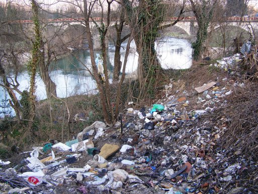 Divlja deponija na obali Zete, Danilovgrad