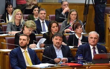 Mnogo brzo zaboravili donedavnog poslodavca: Poslanički klub DPS-a