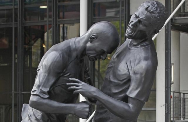 Zinedin Zidan statua