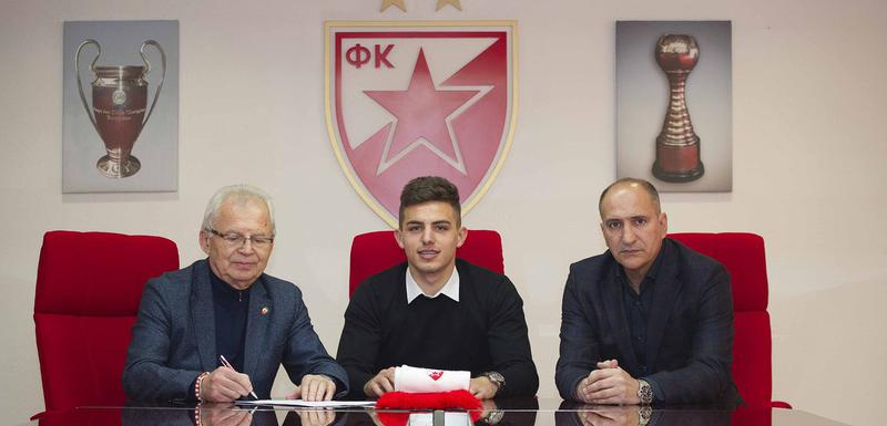 Nikola Krstović na potpisivanju ugovora sa Crvenom zvezdom