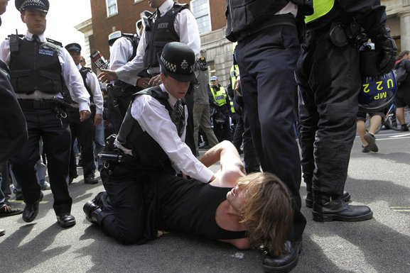Protesti Britanija