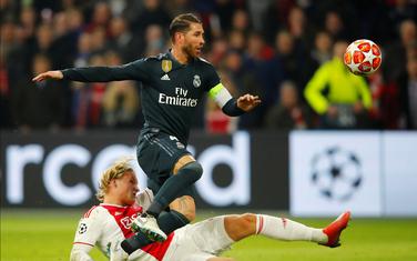 Serhio Ramos u duelu sa Dolbergom