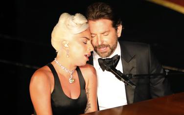 Gaga i Bredli na nastupu