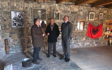 Podržao albansku listu: Gaši u selu Barlaj