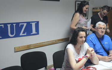 Štab DPS-a nakon izbora u Tuzima (arhivski snimak)-