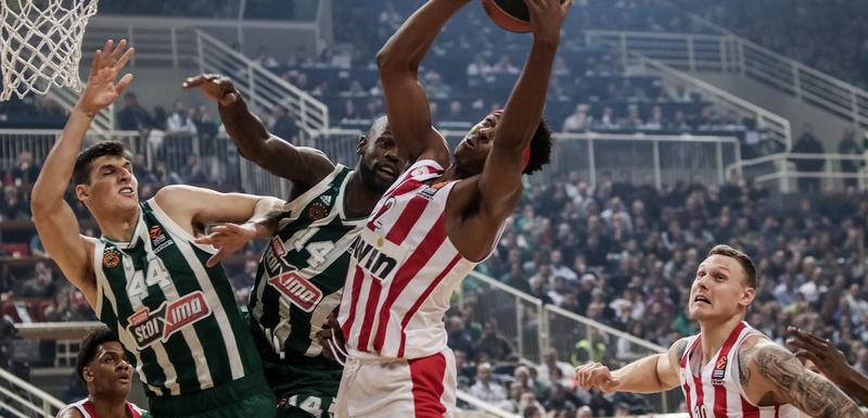 Sa utakmice Olimpijakos - Panatinaikos