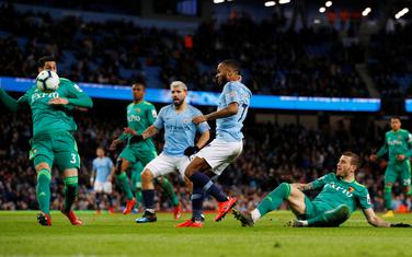 Sterling pred golom Votforda