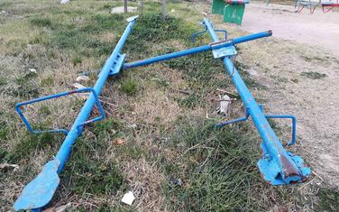 Uništeno igralište na Šetalištu kralja Nikole