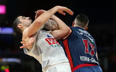 Povrijedio se u 34. minutu: Goga Bitadze u duelu sa Vensanom Puarijeom