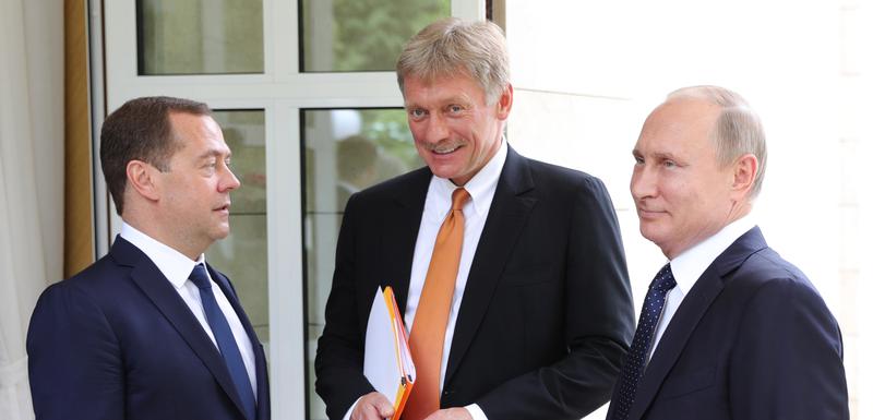Medvedev, Peskov i Putin