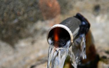 Petrolejska voda koju predstavljaju kao ljekovitu za najteže bolesti