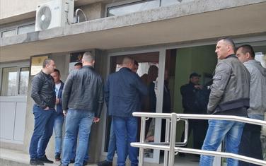 Optuženi ispred zgrade suda u Danilovgradu
