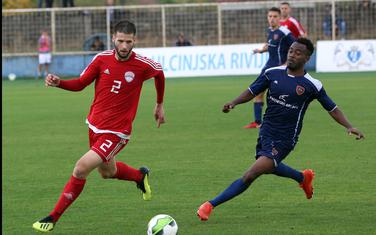 Marko Roganović (OFK Titograd) i Aleks Jamoa (Zeta)