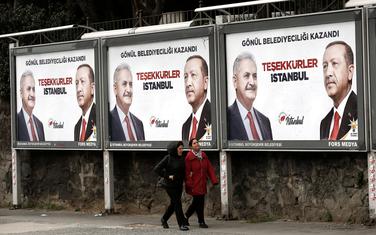 Jildirim i Erdogan na plakatima u Istanbulu