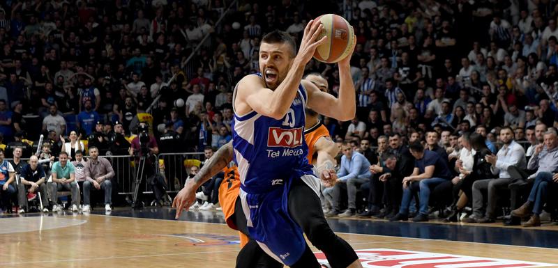 Nemanja Gordić na meču sa Cedevitom