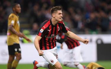 Kšištof Pjontek slavi gol za Milan
