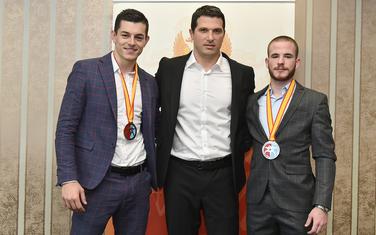 Nikola Janović sa osvajačima medalja Mariom Hodžićem i Nikolom Malovićem