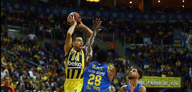 Slukas (Fenerbahče) na meču sa Makabijem