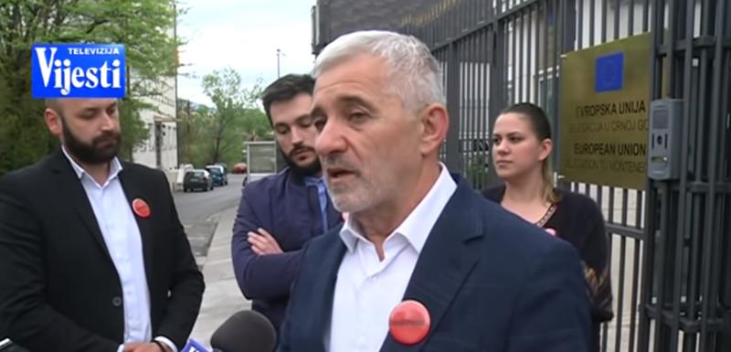 Delegacija Građanskog pokreta "Odupri se 97000" ispred zgrade Delegacije EU u Crnoj Gori