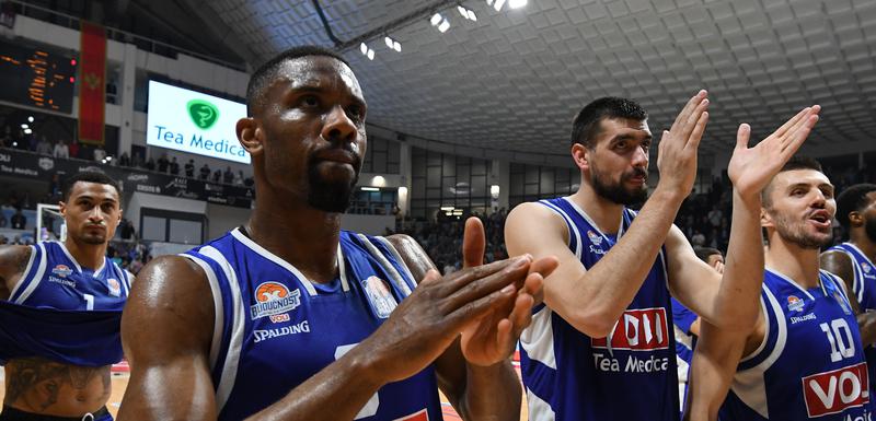 Džekson, Kol, Barović i Gordić slave sa navijačima