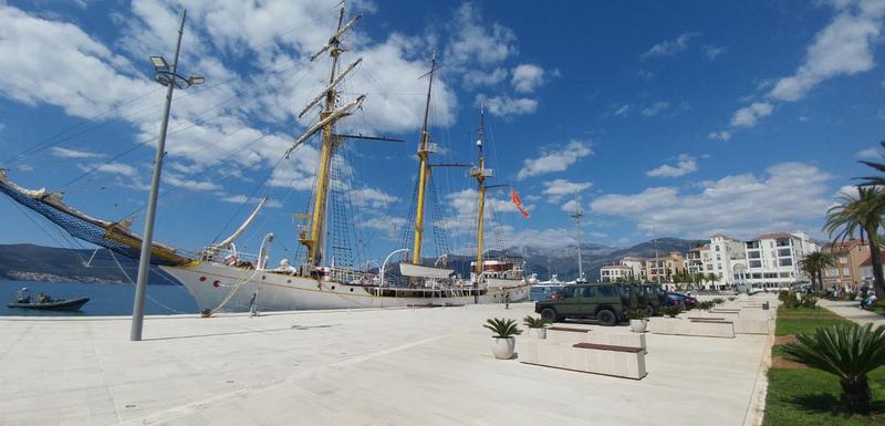 Nanijeta nemjerljiva šteta ugledu školskog broda „Jadran“, Mornarice i oružanih snaga Crne