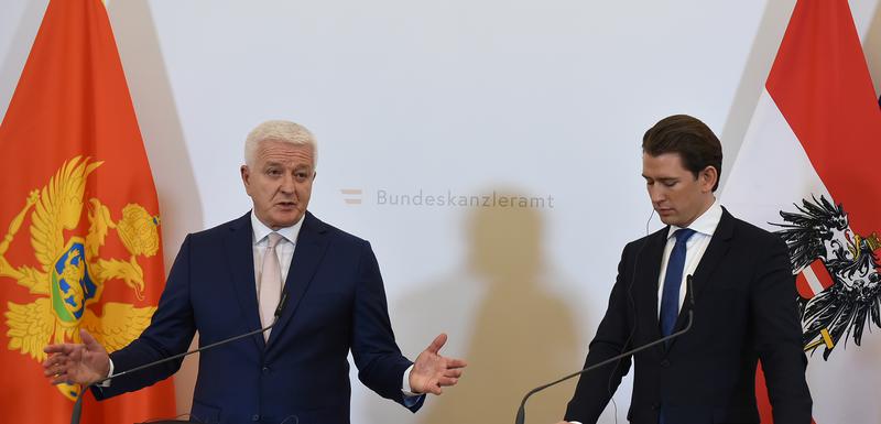 Daleko je Beč: Marković i Kurc