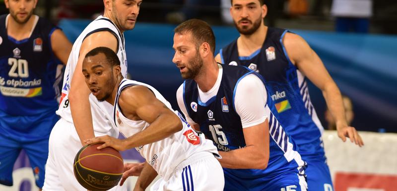 Vladimir Dašić u duelu sa Lesterom Medfordom na današnjoj utakmici