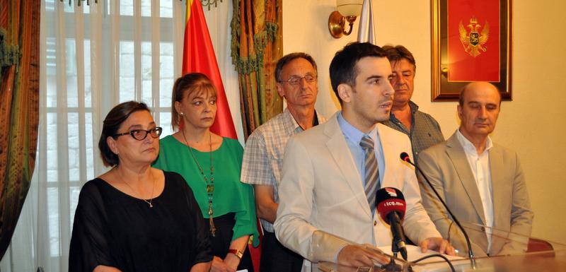 Dragica Perović i Vladimir Jokić sa saradnicima