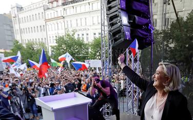 Marin Le Pen na skupu u Pragu