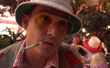 Džoni Dep u ulozi Hantera S. Tomsona u filmu "Paranoja u Las Vegasu"