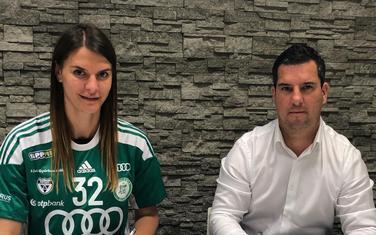 Bulatović potpisuje ugovor