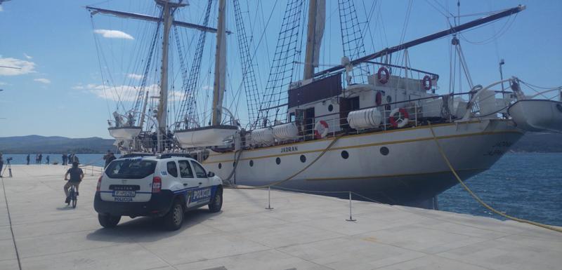 Policija ispred Jadrana