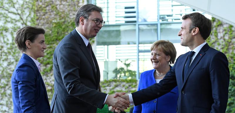 Merkel i Makron dočekuju Vučića i premijerku Srbije Anu Brnabić