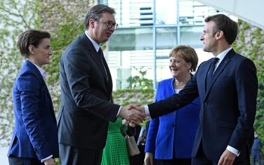 Merkel i Makron dočekuju Vučića i premijerku Srbije Anu Brnabić