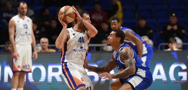 Nemanja Vranješ (Mornar) i Edvin Džekson (Budućnost) u duelu dva tima u Kupu Crne Gore